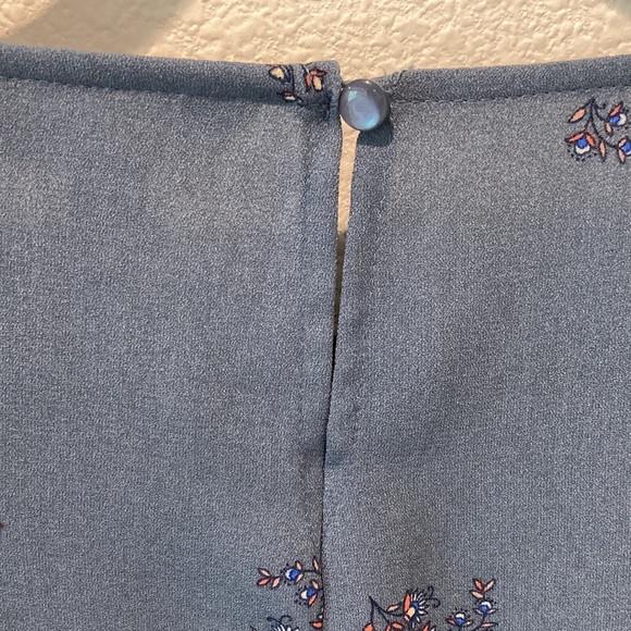 LC Lauren Conrad Bell Sleeve Floral Blouse - Picture 7 of 8